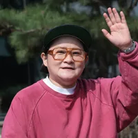 Kim Shin-young in Discussions to Join ‘Knowing Bros’ as First Permanent Female Member