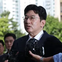 HYBE Chairman Bang Si-hyuk Faces Arrest Warrant Over Alleged Pre-IPO Market Fraud