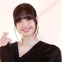 BLACKPINK Lisa Viral for Using $1.50 Daiso Minnie Mouse Mug