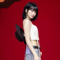 LE SSERAFIM Kim Chaewon Halts Activities Due to Neck Injury, Group to Promote as 4