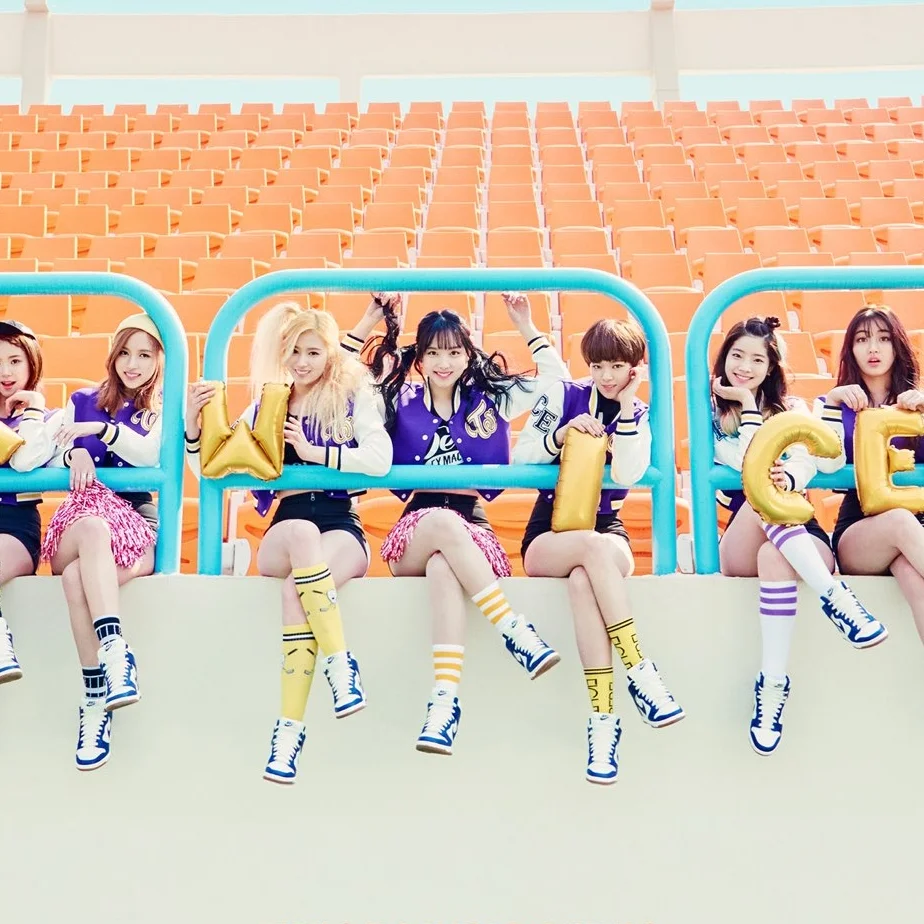 TWICE 'CHEER UP' MV Reaches 600 Million YouTube Views
