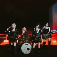 QWER Signs With Warner Music Japan for Official Japanese Debut
