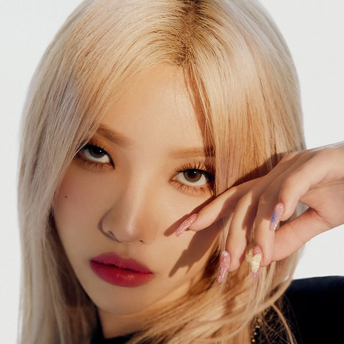 (G)I-DLE’s Jeon Soyeon revealed on YouTube’s Pixid that she sometimes earns up to 1 billion KRW (approx. $750,000) a month