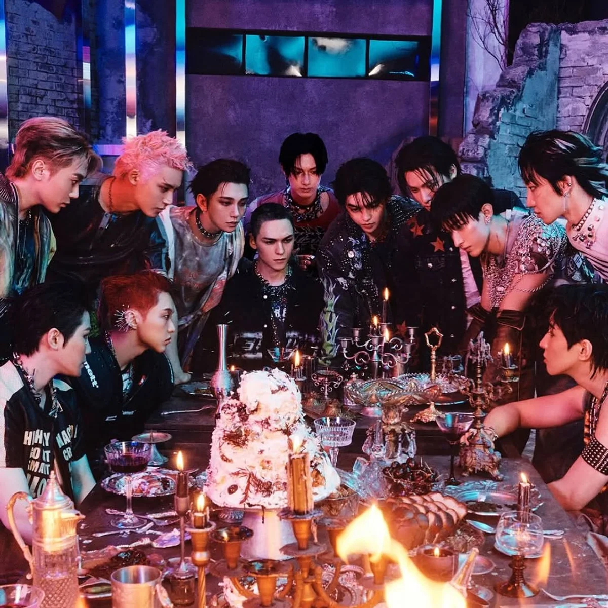 Seventeen’s 5th album HAPPY BURSTDAY topped Oricon’s Weekly Combined Albums Ranking for June 9, with 467,000 points including 457,000 CD sales