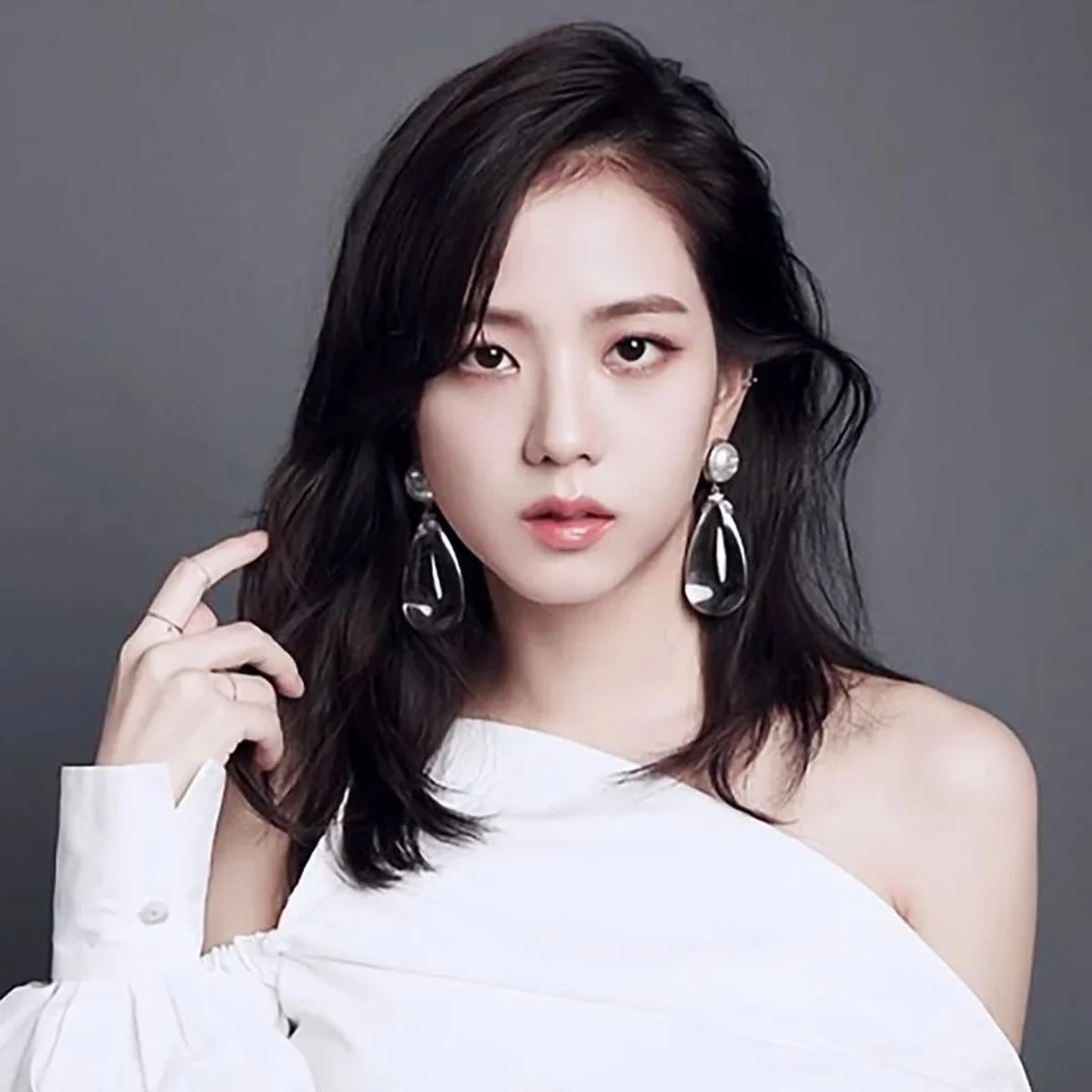 Jisoo will make her official film debut this July in Omniscient Reader‘s Viewpoint, marking a key opportunity to showcase her acting skills after prev...