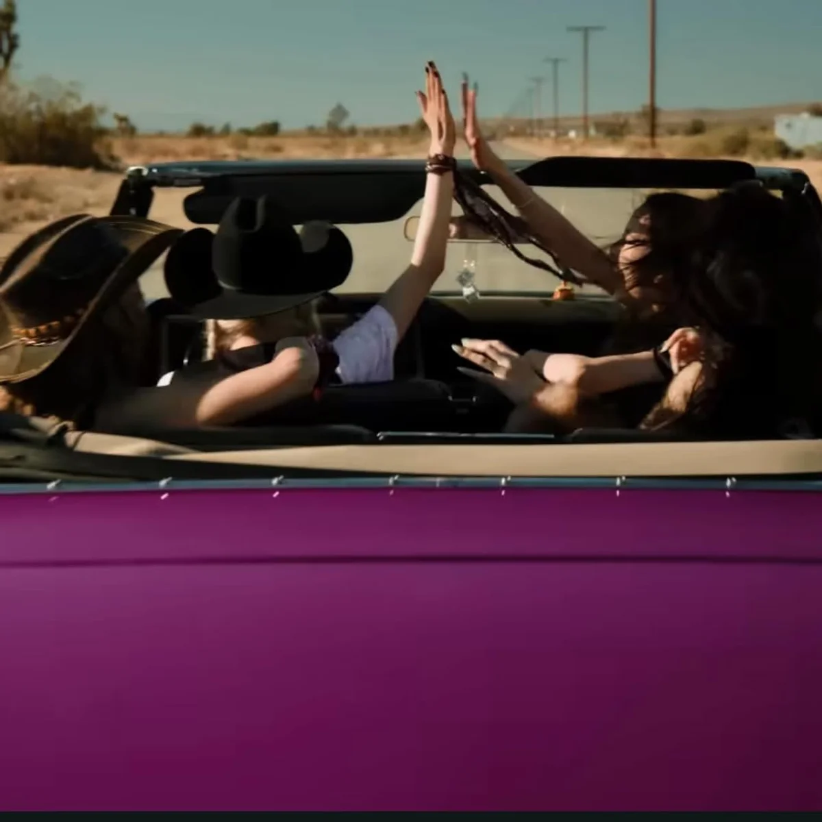 BLACKPINK has revealed their full group appearance in a new world tour trailer video.

#blackpink #블랙핑크 #월드투어