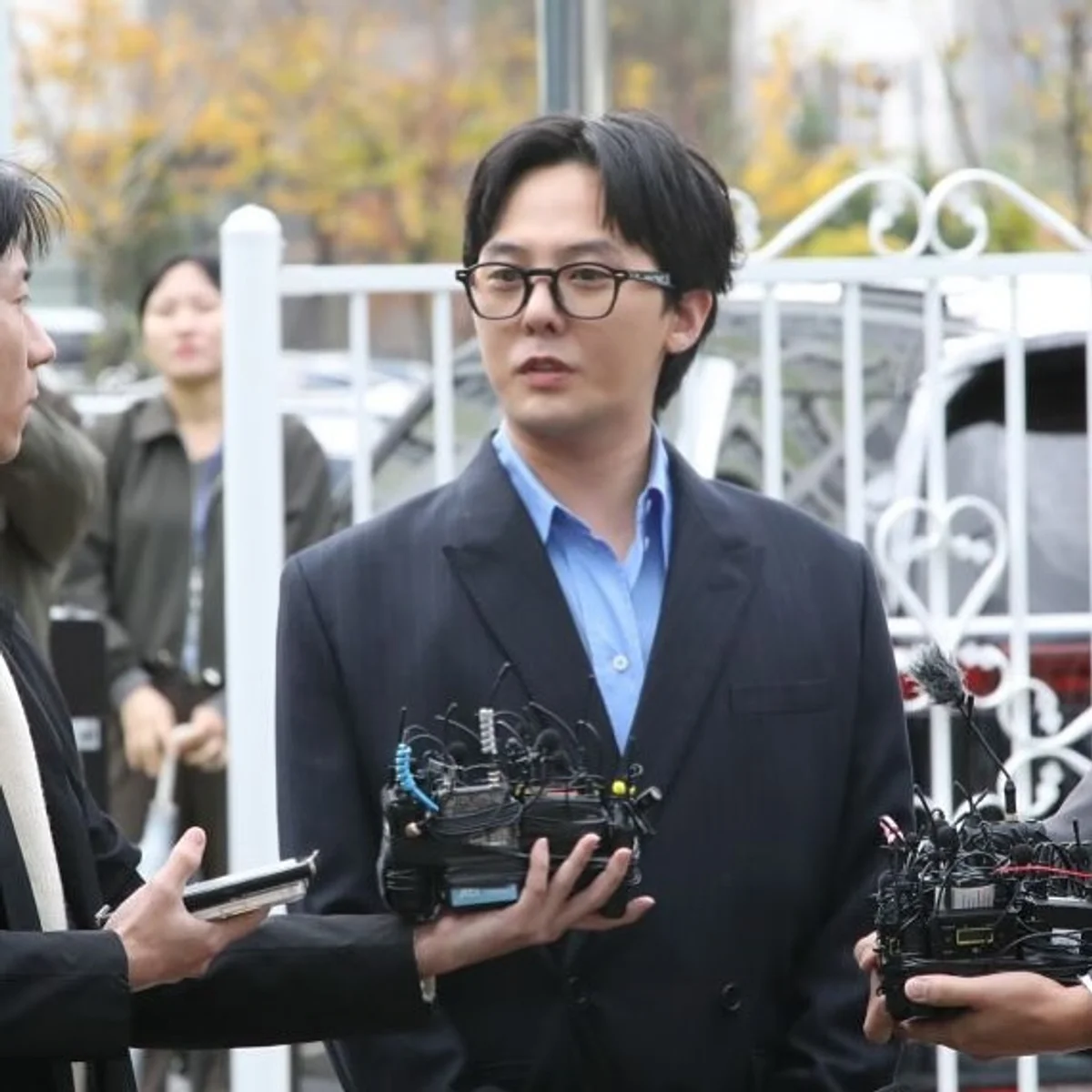 Police are investigating whether singer G-Dragon and YG Entertainment’s general producer Yang Hyun-suk violated copyright law